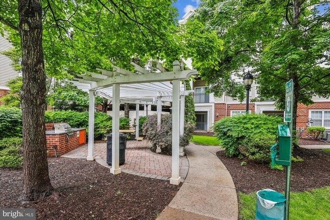 Building Photo - 12941 Centre Park Cir