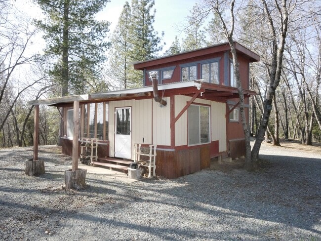 Building Photo - 916 Simpson Rd