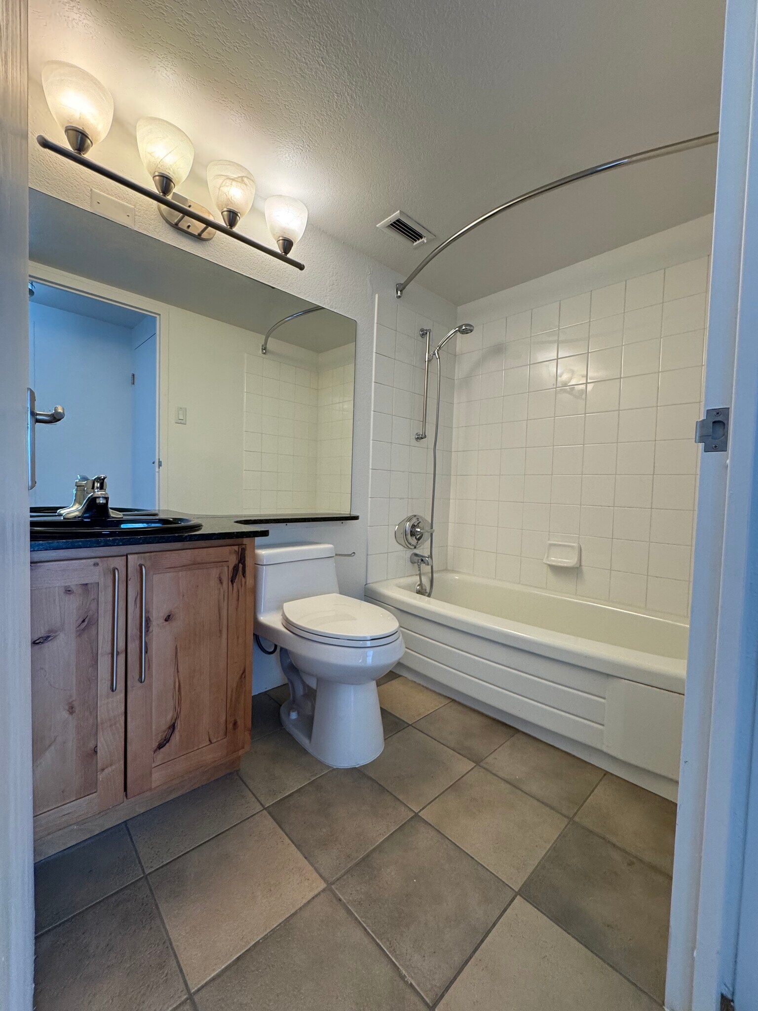 Building Photo - 417 E Kiowa