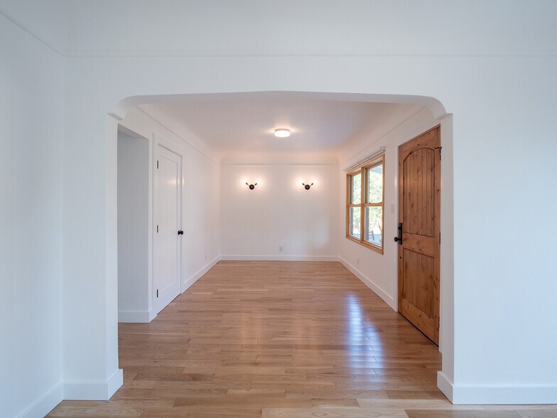 Living room - 2907 1/2 12th Ave