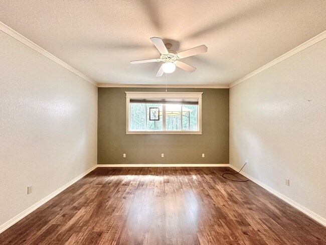Building Photo - Coming Soon! Show Stopping Home in Flint!