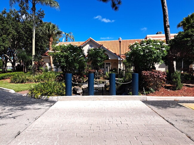 Building Photo - 3470 Pinewalk Dr N