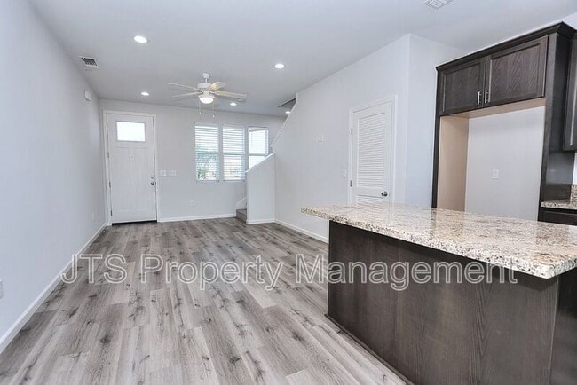 Building Photo - 5 Oak Manor Way
