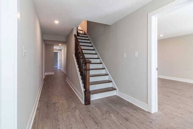 Building Photo - Downtown Milford Year Round Rental - Unfur...