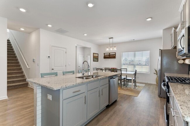 Building Photo - 6321 Town Ln