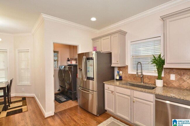 Building Photo - 221 Castlehill Dr