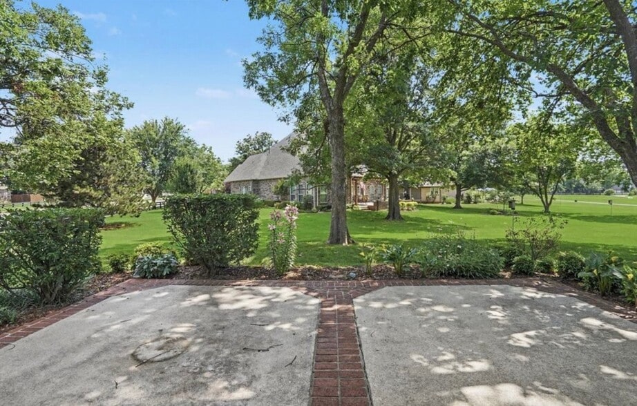 Building Photo - 412 N Forest Ridge Blvd