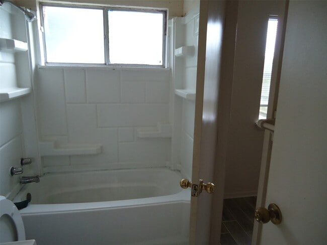 Building Photo - 7610 Lemma Dr