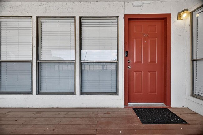 Building Photo - 3115 Helms St