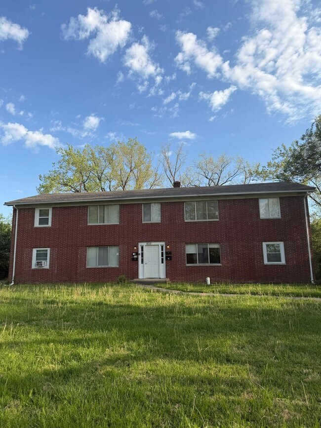 Building Photo - 6111 Laurel Hall Dr