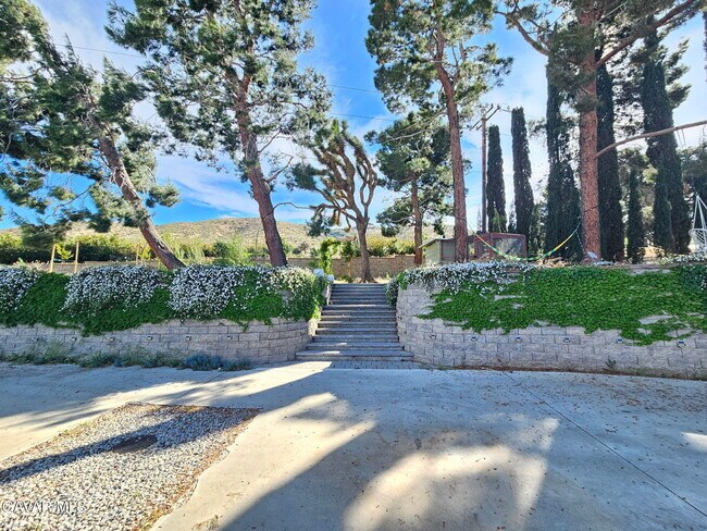 Building Photo - 145 Lakeview Dr