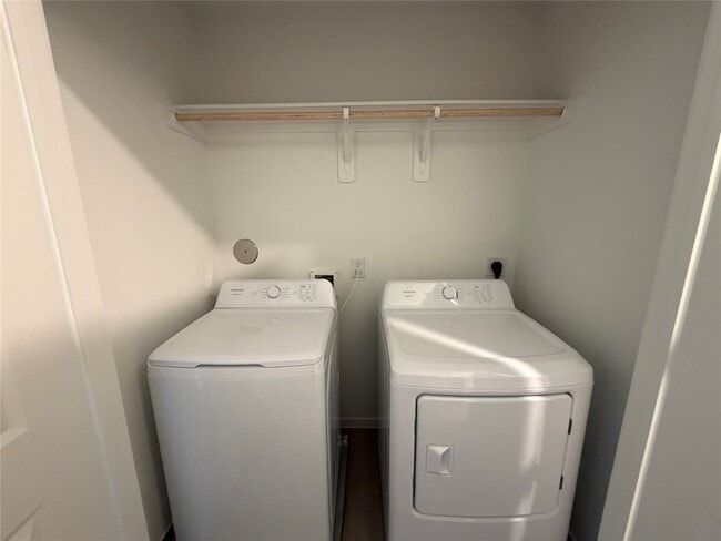 Building Photo - 16718 Old Wagon Wy