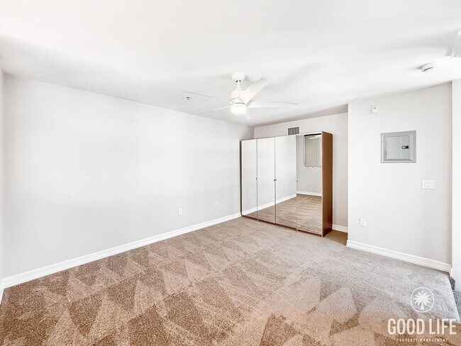 Building Photo - Beautiful East Village Condo w/ W/D, A/C & Balcony Views!