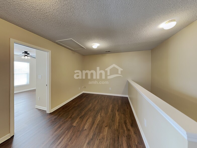 Building Photo - 1079 Chapel Creek Rd