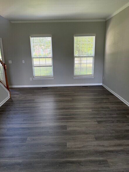 Building Photo - 118 Grove Ln S