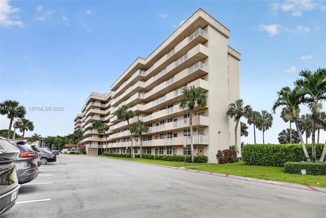 Building Photo - 250 Jacaranda Dr