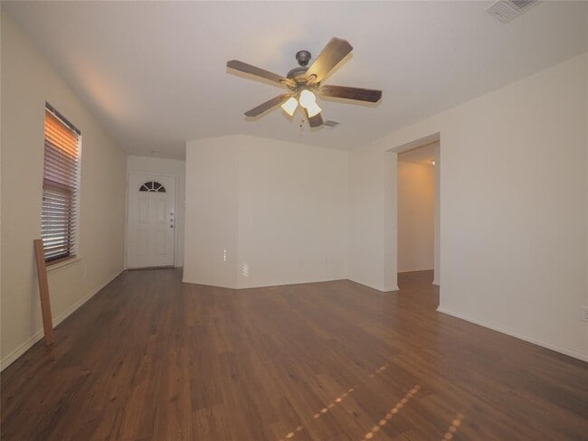 Building Photo - 2104 Perkins Pl