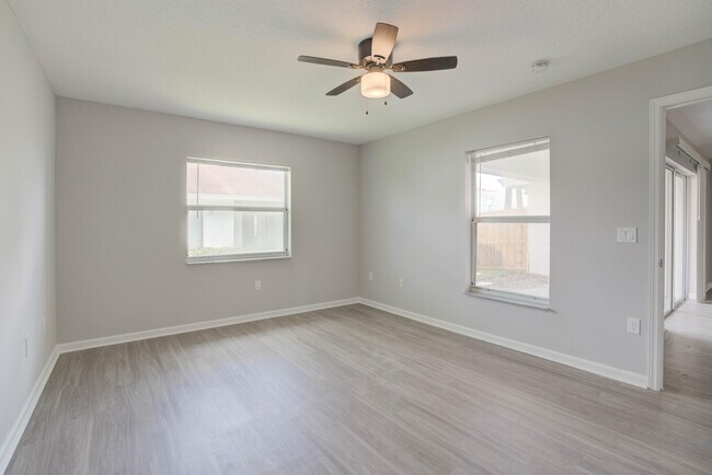 Building Photo - 9240 Roan Ln