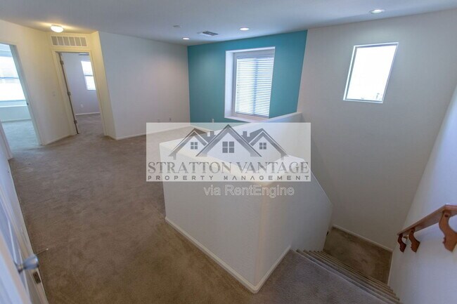 Building Photo - 928 S Hawk Ln