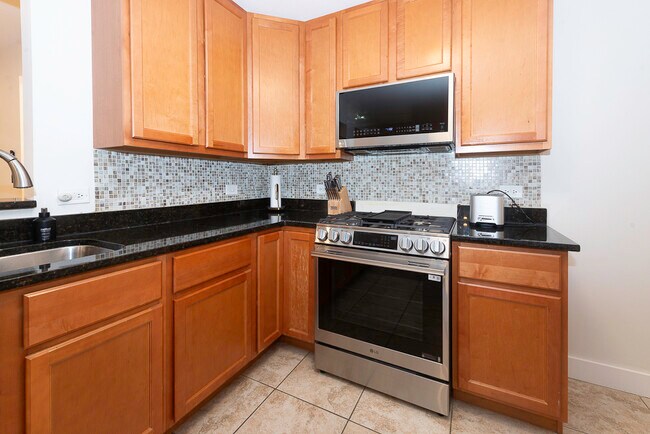 Building Photo - 4030 N Mozart St