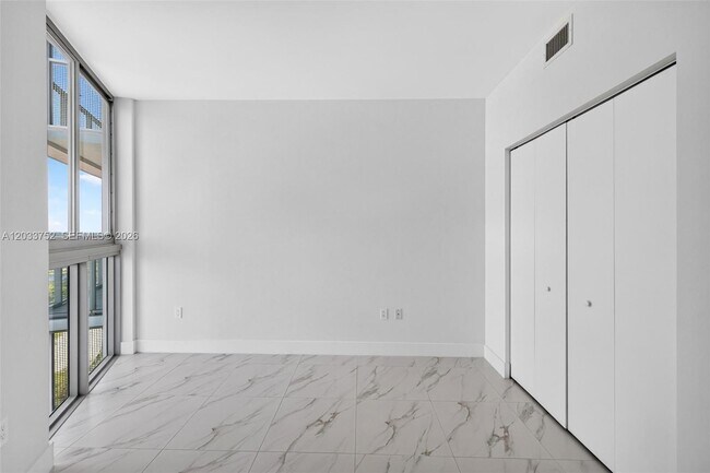 Building Photo - 2000 Metropica Wy