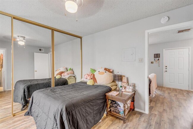 Building Photo - 3115 Helms St