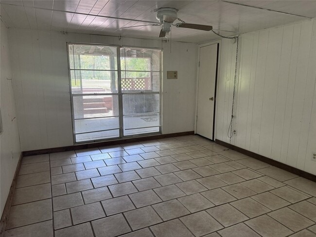 Building Photo - 16477 Piper Ln