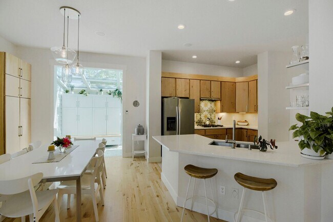 Building Photo - Gorgeous 4 Bedroom Home in NW Indian Peaks Neighborhood. Hardwood floors, Wine Closet and More