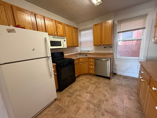 Building Photo - 6603-6603 Woodwell St