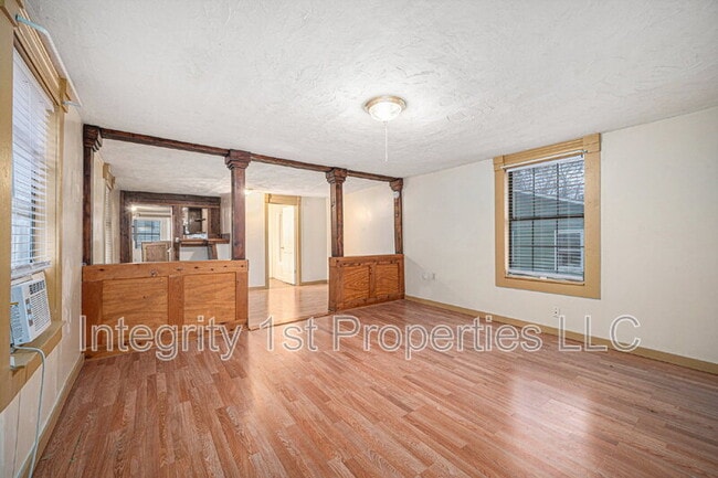 Building Photo - 618 N 11th St