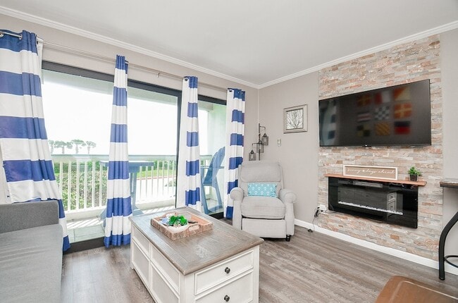 Building Photo - 6102 Seawall Blvd