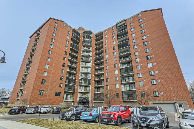 Primary Photo - 6500 Woodlake Dr