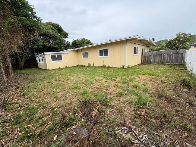 Building Photo - Rare 5 bedroom, 3 bath PET FRIENDLY HOUSE in KAILUA!
