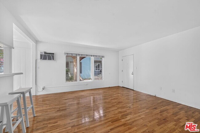 Building Photo - 13553 Moorpark St