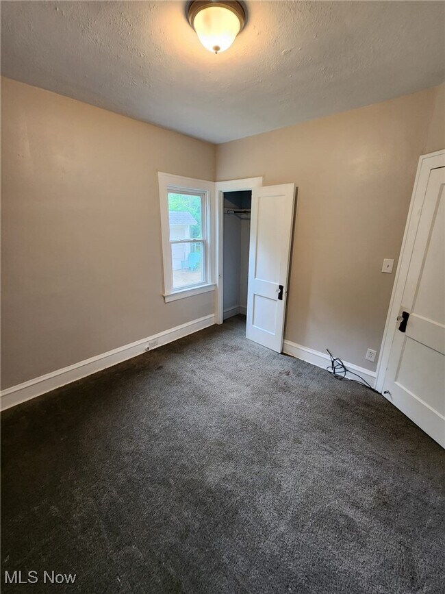 Building Photo - 2200 W 104th St