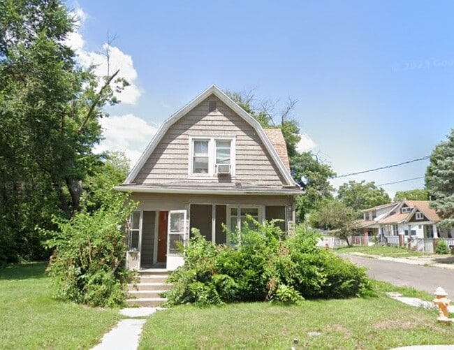 Primary Photo - 319 E Archer Ave