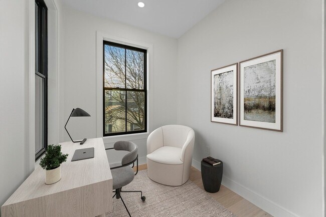 Building Photo - 224 W 9th St