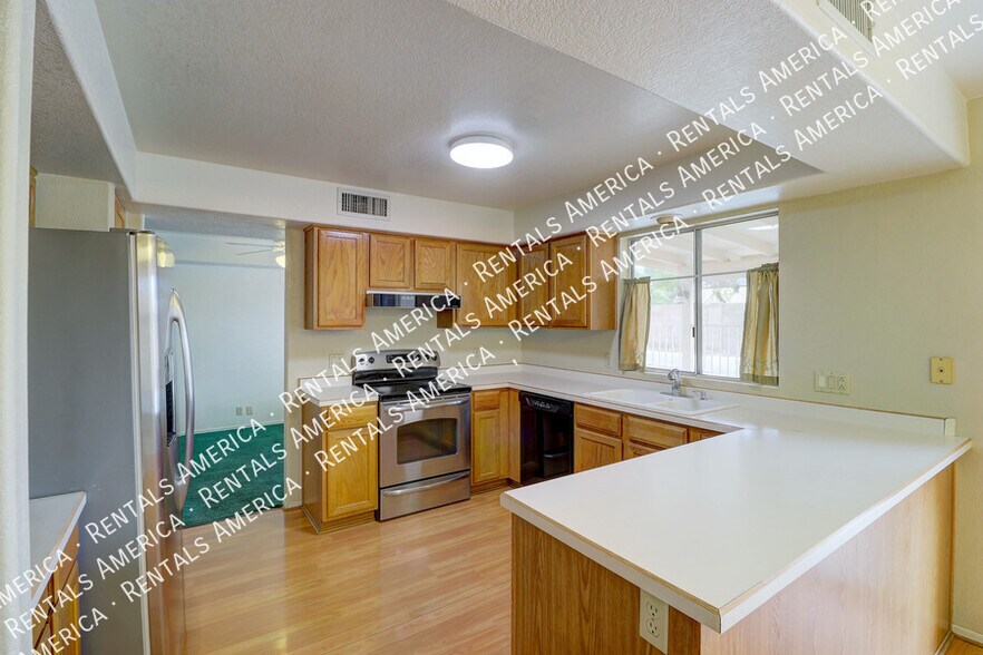 Building Photo - 2517 W Knox Rd