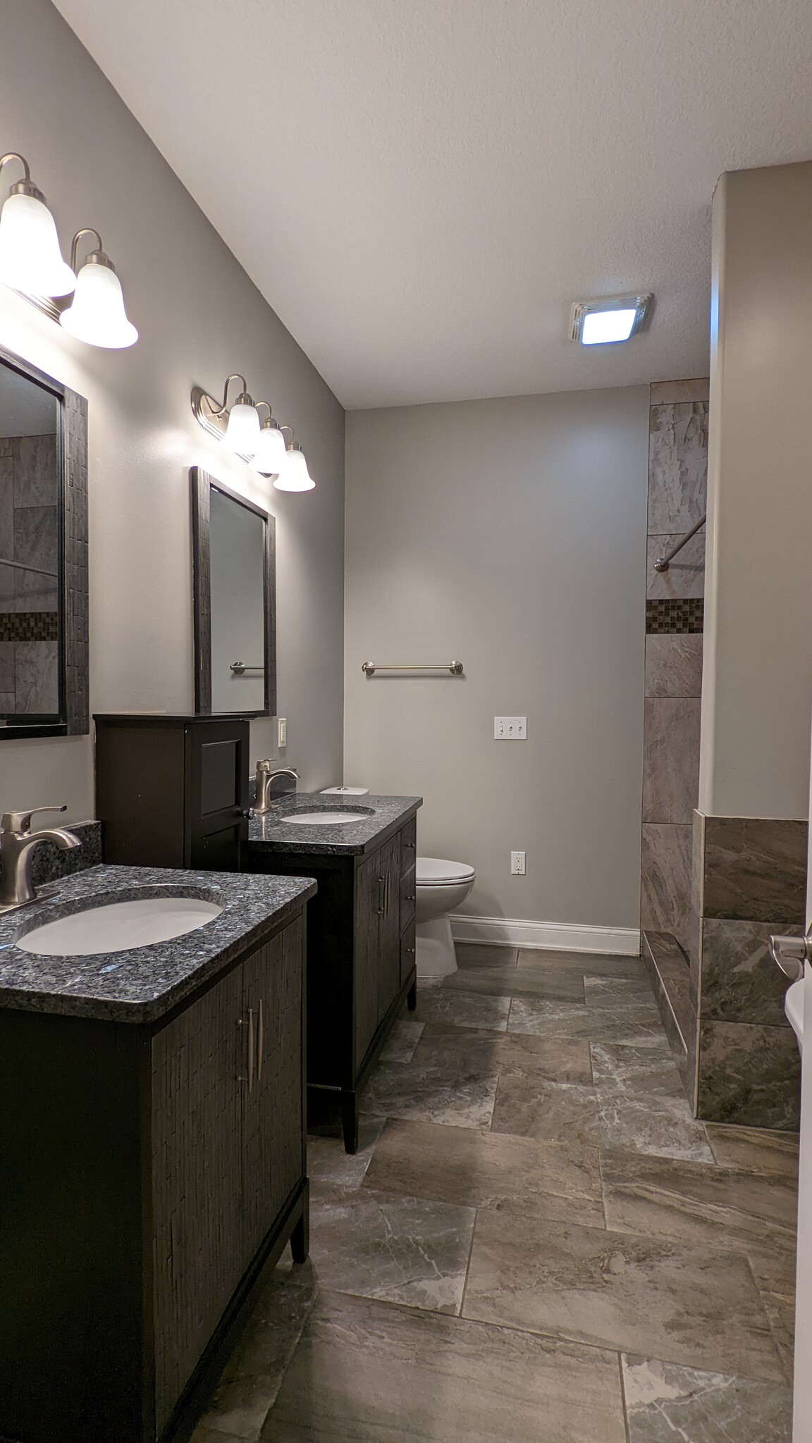 Building Photo - 306 Southwest Carriage Drive