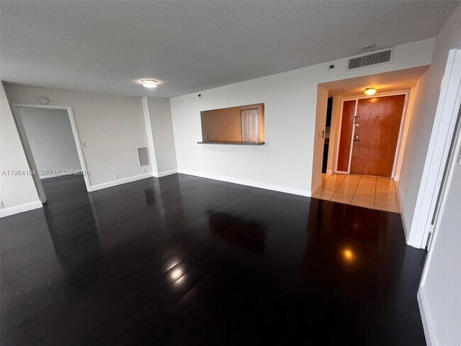 Building Photo - 7601 E Treasure Dr