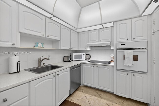 Building Photo - 3801 S Ocean Dr