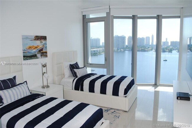 Building Photo - 17301 Biscayne Blvd