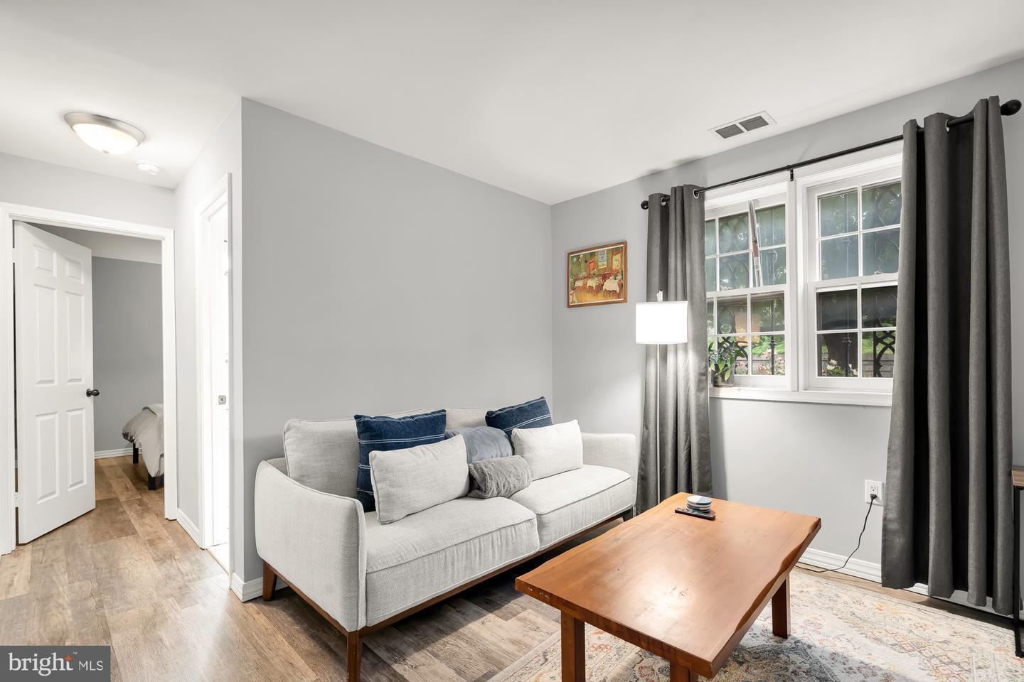 Living room - 732 5th St SE