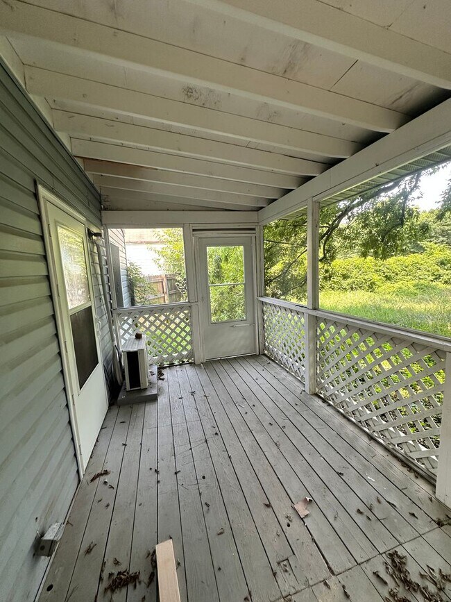 Building Photo - 227 Settlers Landing Rd