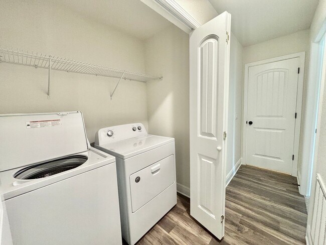 Building Photo - 5031 Peach Dr