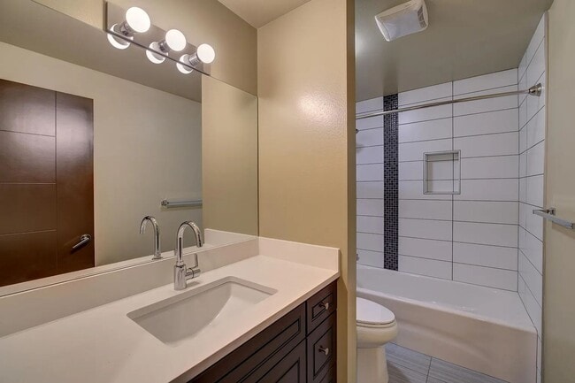Building Photo - 3bd/2ba Federal Way House