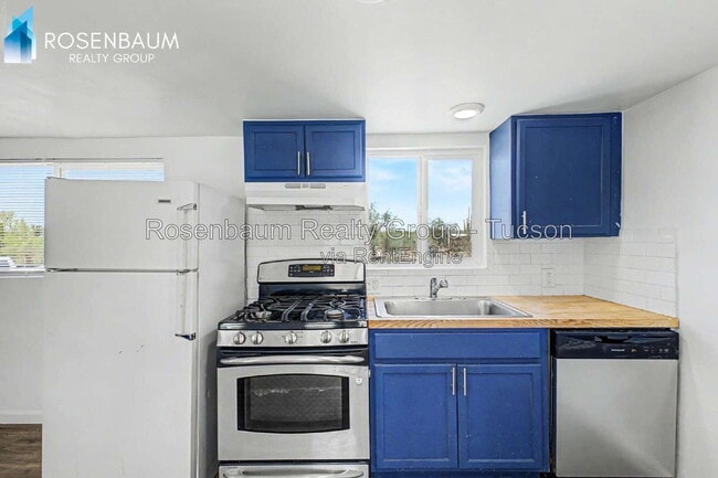 Building Photo - 6525 N Brushtail Ln