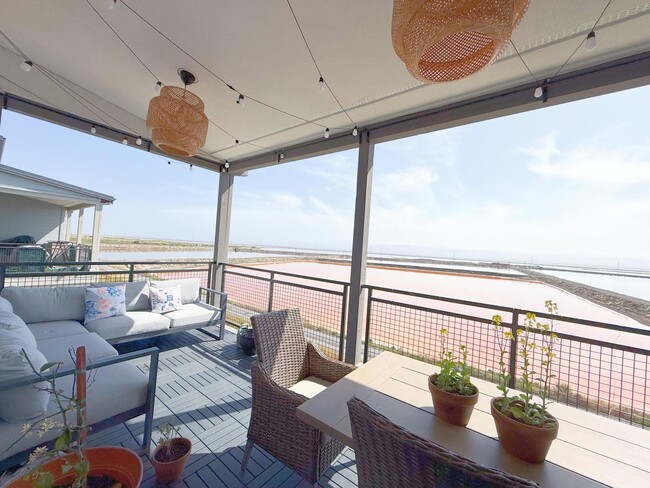 Building Photo - 9776 Seawind Wy