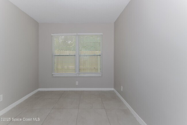 Building Photo - 3299 SE Garden St