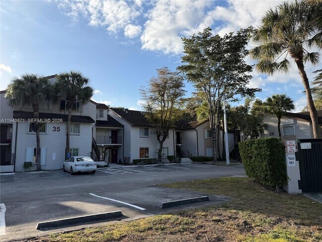 Building Photo - 9123 SW 138th Pl